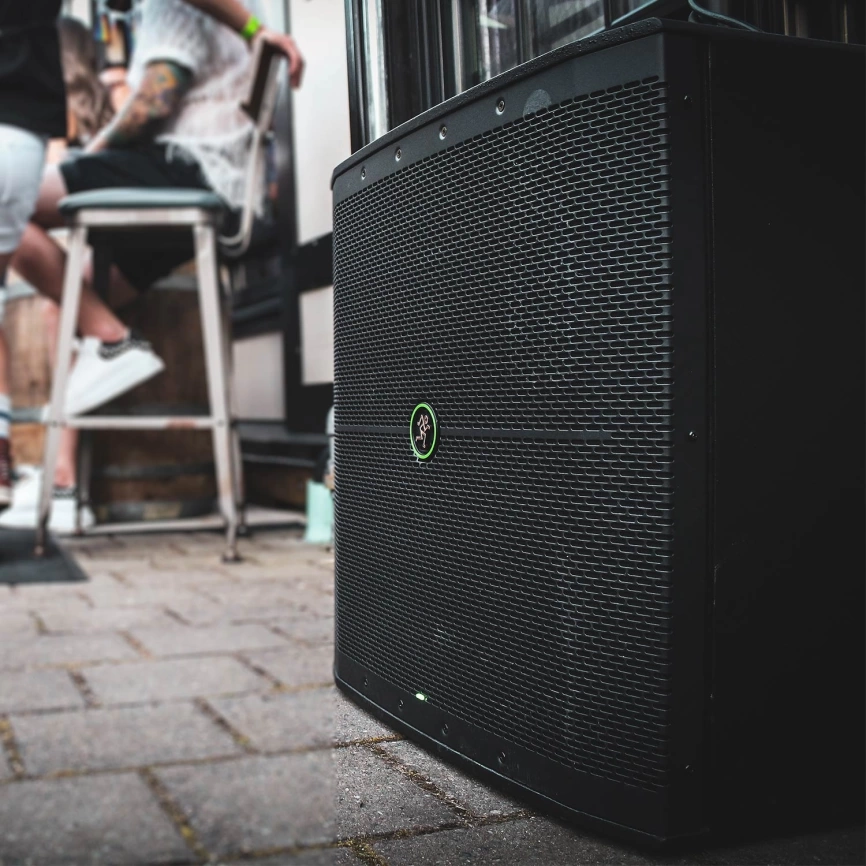 Активный сабвуфер MACKIE Thump115S фото 6